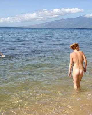 太陽の下で蒸気のようなグループセックスをするムラムラしたビーチレズビアン
 #72319871
