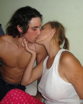 Echte betrunkene Schlampe Mädchen hardcore groupsex und Gesichts-cumshot
 #76797062