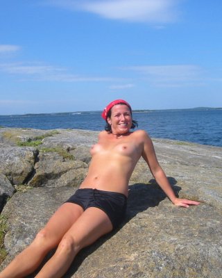 Die Temperatur steigt dank dieser Nudisten
 #72250228