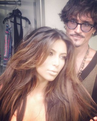 Kim kardashian posiert sehr sexy in Dessous und Hochzeitskleid
 #75252627