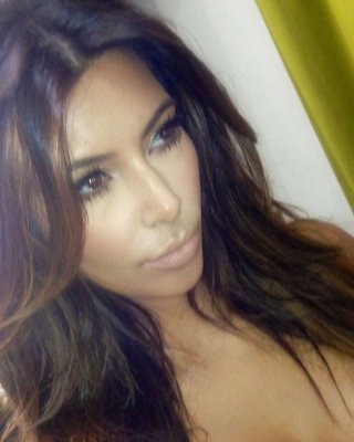 Kim kardashian posiert sehr sexy in Dessous und Hochzeitskleid
 #75252635