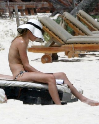 Kate Bosworth Enjoying On Beach In Topless And Exposing Her Sexy Bikini Body