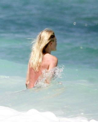 Kate Bosworth Enjoying On Beach In Topless And Exposing Her Sexy Bikini Body