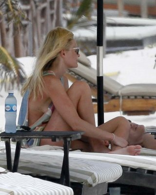 Kate Bosworth Enjoying On Beach In Topless And Exposing Her Sexy Bikini Body