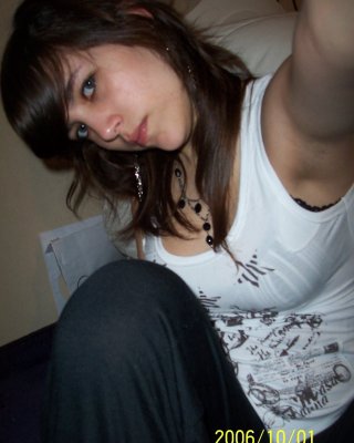 Bilder von einem Amateur-Hottie nackt auf ihrem Bett
 #77034904