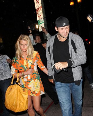 Jessica Simpson Showing Her Great Ass Upskirt On Street Paparazzi Pictures