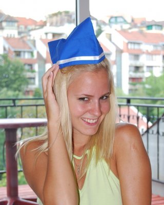 Blonde Teenie-Hottie in Strümpfen zeigt ihren schönen Körper
 #67756366