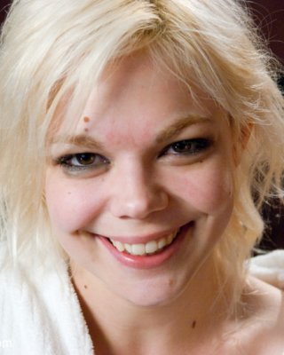 Alice Frost Magd gefangen masturbieren wird Seil gebunden und gefickt
 #71974780
