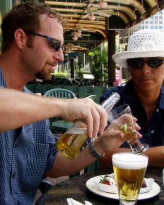 Tan latina milf gets picked nach oben bei restaurant dann eats schwanz
 #71047332