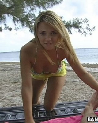 Pornstar Ashlynn Brooke Gives Handjob On The Beach