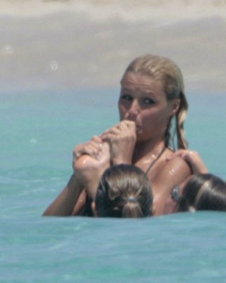 Michelle Hunziker zeigt ihre Titten und posiert nackt
 #75431757