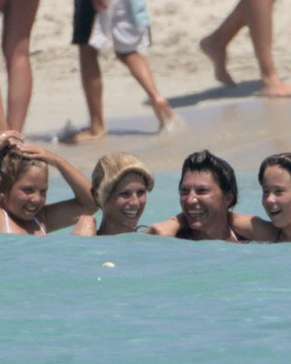 Michelle Hunziker zeigt ihre Titten und posiert nackt
 #75431760
