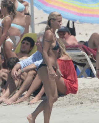 Michelle Hunziker zeigt ihre Titten und posiert nackt
 #75431771