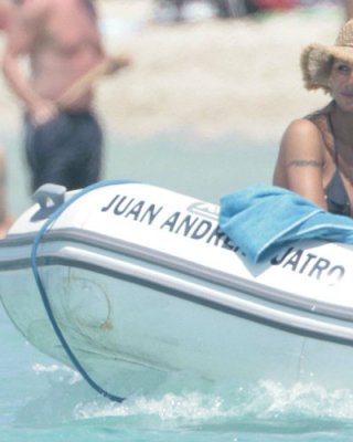 Michelle Hunziker zeigt ihre Titten und posiert nackt
 #75431774