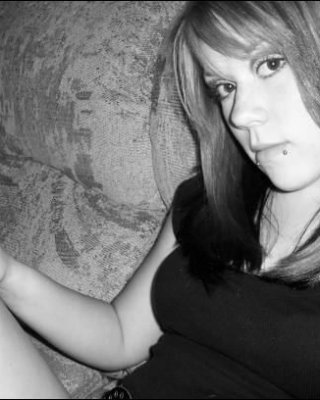 Zwei vollbusige Babes machen sexy Posen
 #68278573