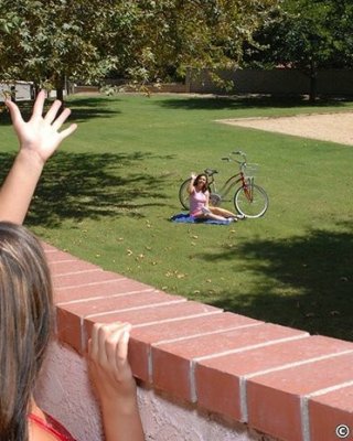 Charmanter Teenager leckt reife Muschi
 #77700237