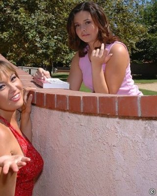 Charmanter Teenager leckt reife Muschi
 #77700248