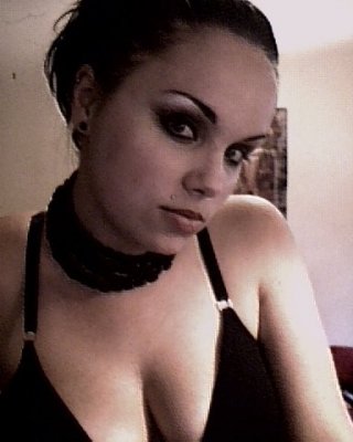 Hot emo Freundinnen blinkt wahnsinnig frechen Titten
 #78769573