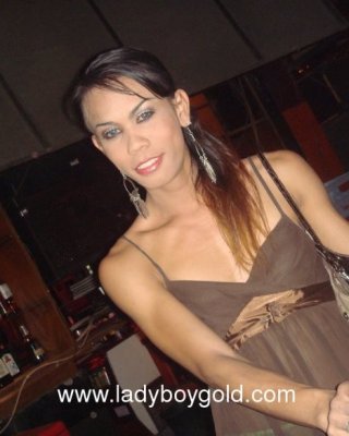 Lucious ladyboy hookers erhalten bezahlt, um zu masturbieren
 #79291939