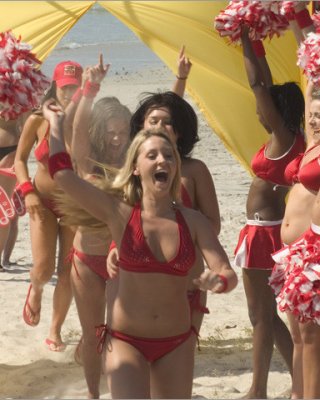 Heiße Babes, die bei einer Party im Freien wild werden
 #78254701