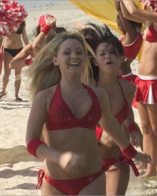 Heiße Babes, die bei einer Party im Freien wild werden
 #78254708