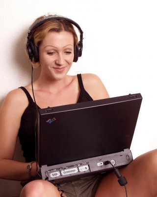 Geiles blondes Babe mit großen Titten spreizt ihre Fotze beim Necken
 #73954125
