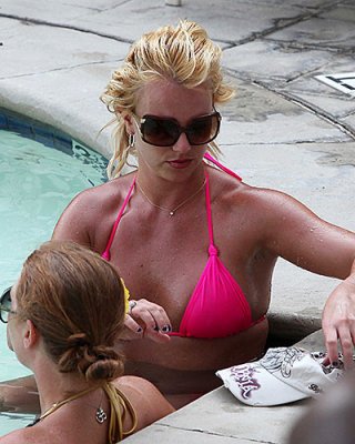 Britney spears exposing her nice pussy upskirt and posing very sexy in bikini pa
 #75383108