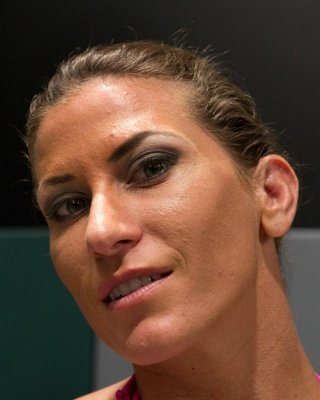 Gruppe von Babes im lesbischen Wrestling vor Live-Publikum
 #76484528