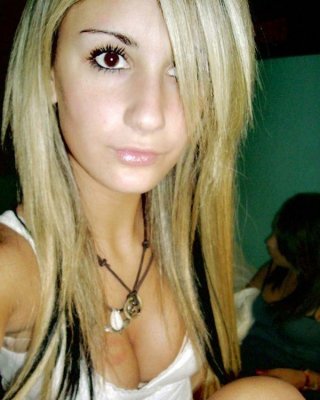 Sizzling heiße Fotos von einem Emo Babe
 #68430352