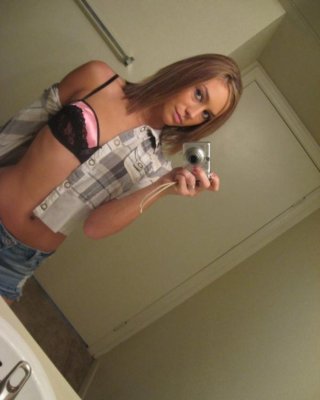 Steamy heißen Amateur Babe camwhoring im Badezimmer
 #67271973