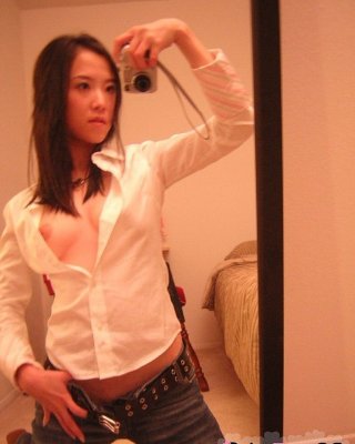 若くて綺麗な彼女のおっぱいを見せる
 #67357272