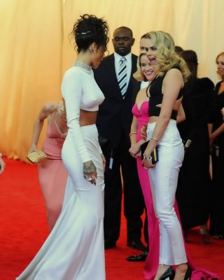 Rihanna Grabs Cara Delevignes Ass While Reese Witherspoon Staring Popeyed At Her