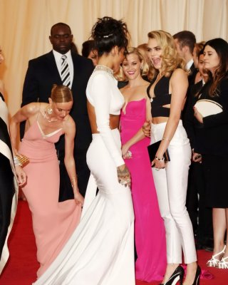 Rihanna Grabs Cara Delevignes Ass While Reese Witherspoon Staring Popeyed At Her