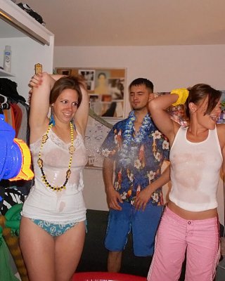Schauen Sie sich diese College-Schlafsaal-Sex-Partys an - echte, vom Benutzer eingereichte Sex-Bilder
 #68414872