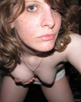 キスをしているセクシーな女の子のホットな写真
 #77051952