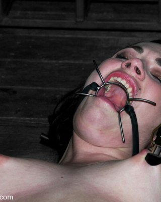 Andy san dimas leidet exquisit in langsamen Bondage
 #72187622