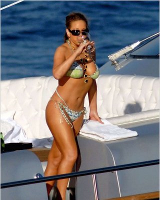 Mariah Carey Exposing Her Sexy Body And Hot Ass In Bikini On Yacht