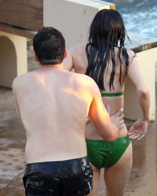 Courteney Cox Showing Her Great Body And Pookies In Green Bikini In Pool Paparaz