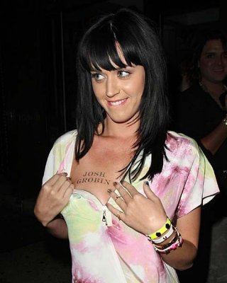 Katy Perry entblößt sexy Körper und riesige Brüste in durchsichtiger Bluse
 #75290727