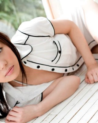 Schöne japanische Mädchen mit einem engen kleinen Körper
 #69957642
