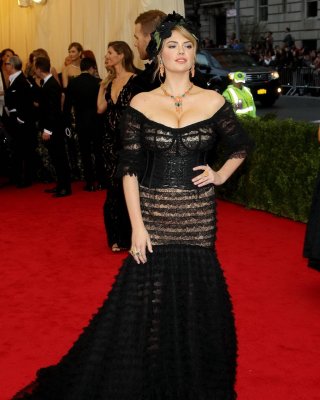 Busty Kate Upton Showing Cleavage At The 2014 Met Gala In NY