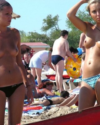 Versteckte Fotos am Strand
 #72236177