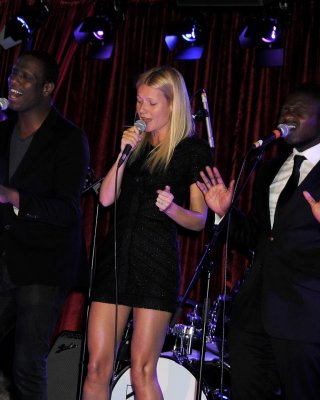 Gwyneth Paltrow Leggy Performing At The Arts Club In London