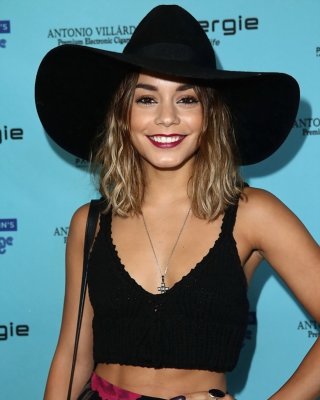 Vanessa Hudgens Showing Big Cleavage In Black Belly Top At Kari Feinsteins Style