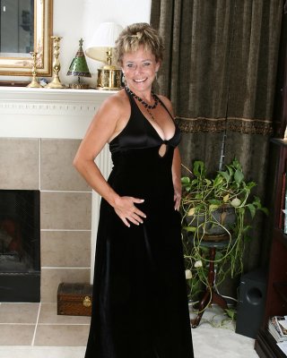 Evening Gown Porn - Mature and elegant Ariel strips off her black evening gown Porn Pictures,  XXX Photos, Sex Images #3120533 - PICTOA