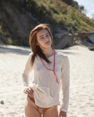 Shapely Adorable bikini babe teasing in the sand