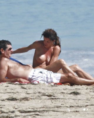 Janice Dickinson Showing Her Nice Big Tits On Beach Paparazzi Pictures