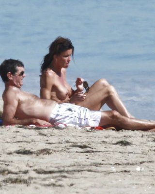 Janice Dickinson Showing Her Nice Big Tits On Beach Paparazzi Pictures