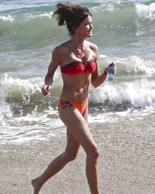 Janice Dickinson Showing Her Nice Big Tits On Beach Paparazzi Pictures