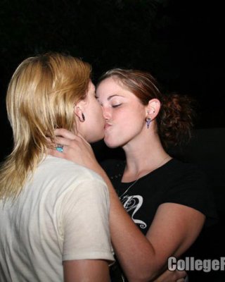 Geil &amp; betrunken College lesbische Babes ficken auf Sex-Party
 #78181890